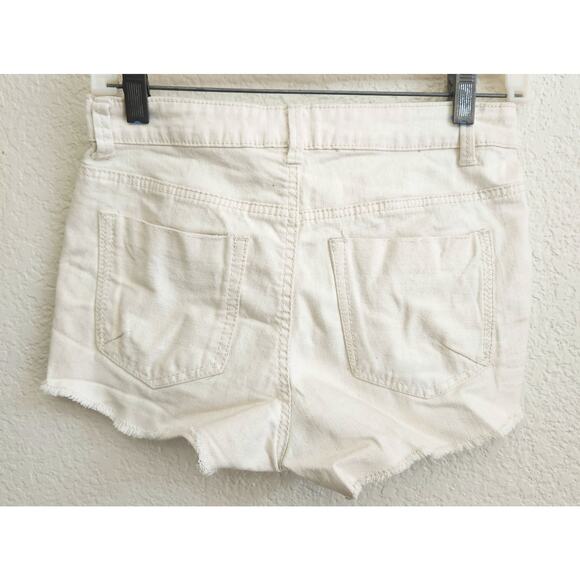 Mossimo Cream High Rise Frayed Hem Crochet Front Denim Shorts 5 Juniors Stretch - Picture 2 of 3